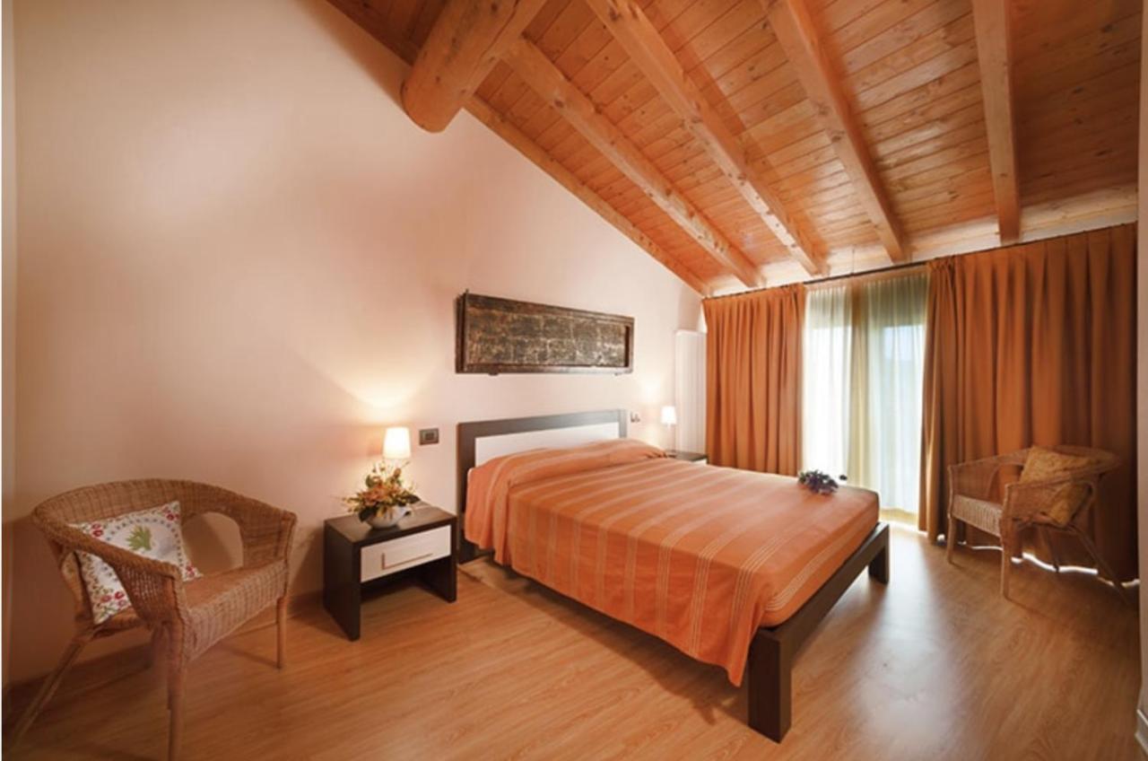 La Casa Del Nonno Aparthotel Monzambano Kültér fotó