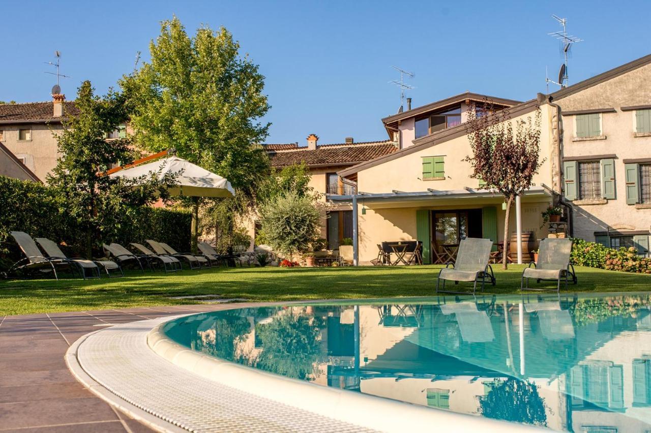La Casa Del Nonno Aparthotel Monzambano Kültér fotó