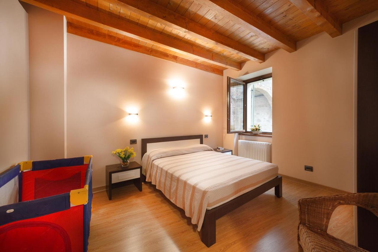 La Casa Del Nonno Aparthotel Monzambano Kültér fotó
