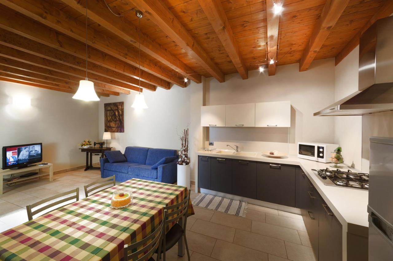 La Casa Del Nonno Aparthotel Monzambano Kültér fotó