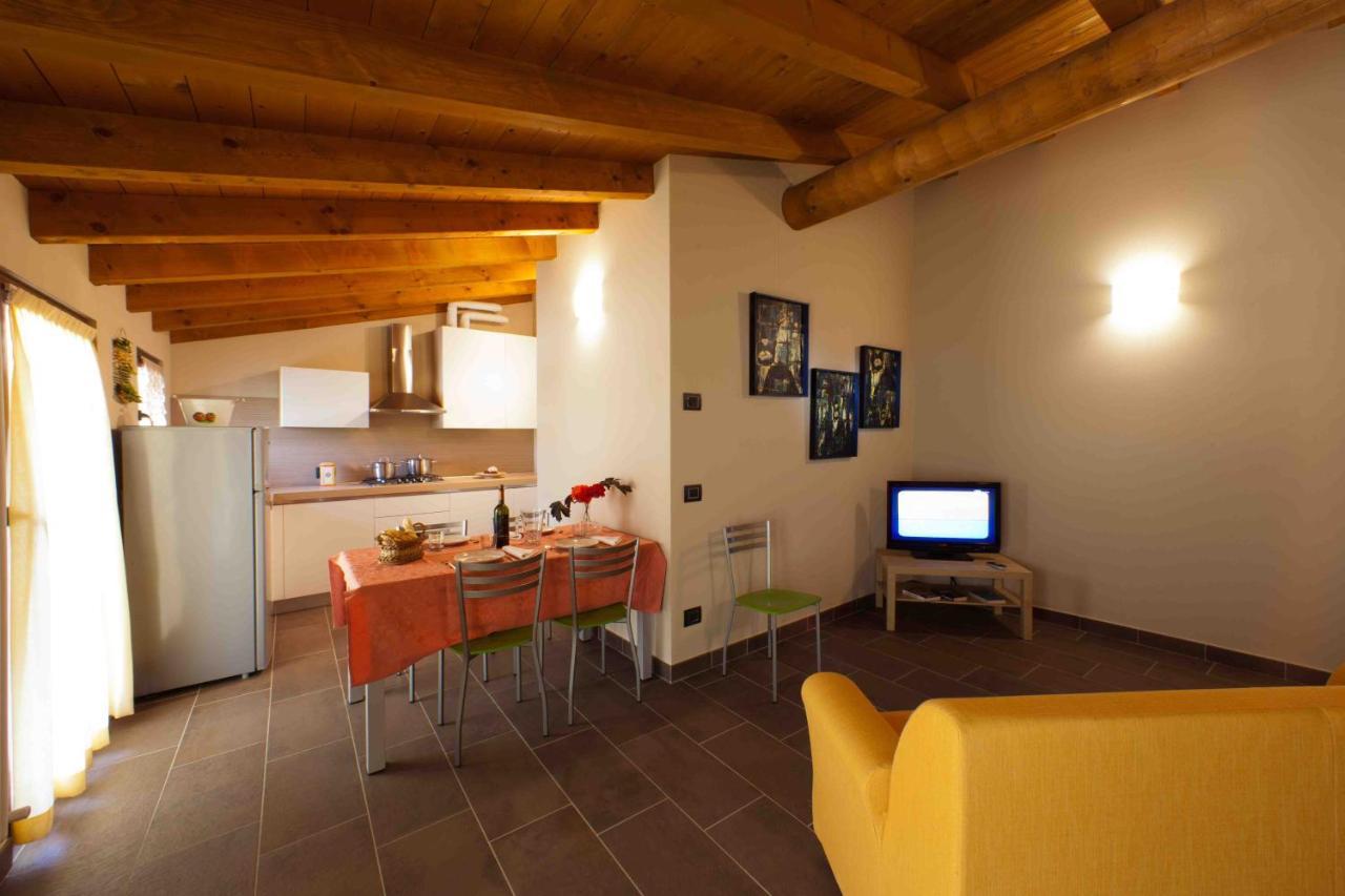 La Casa Del Nonno Aparthotel Monzambano Kültér fotó