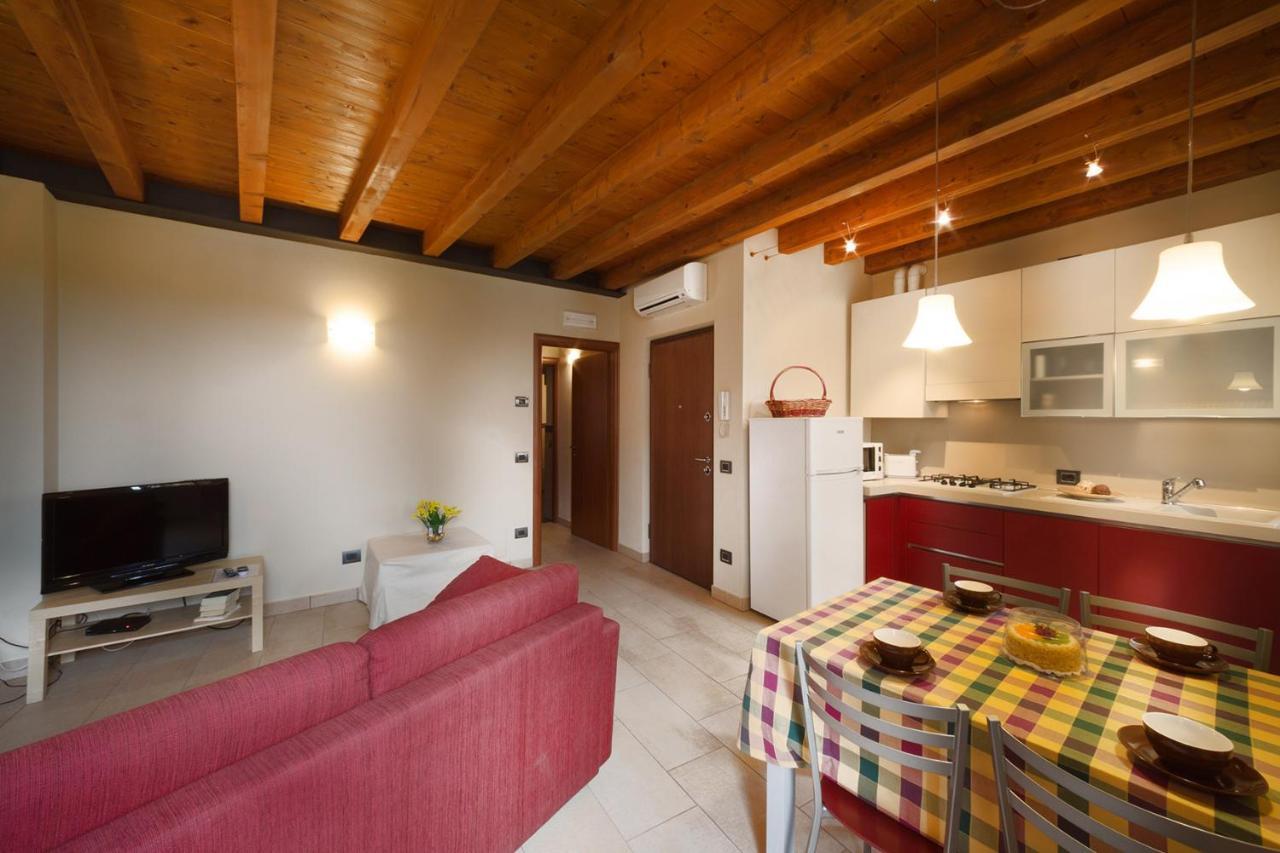La Casa Del Nonno Aparthotel Monzambano Kültér fotó