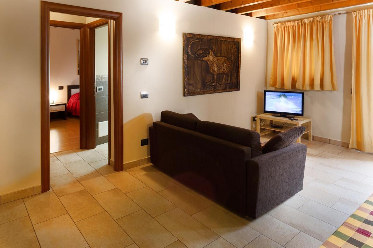 La Casa Del Nonno Aparthotel Monzambano Kültér fotó
