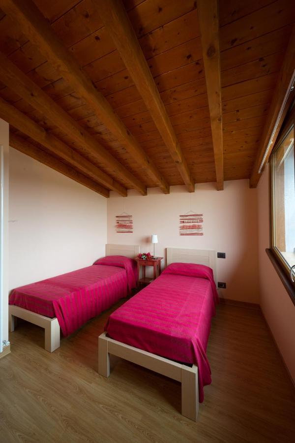 La Casa Del Nonno Aparthotel Monzambano Kültér fotó