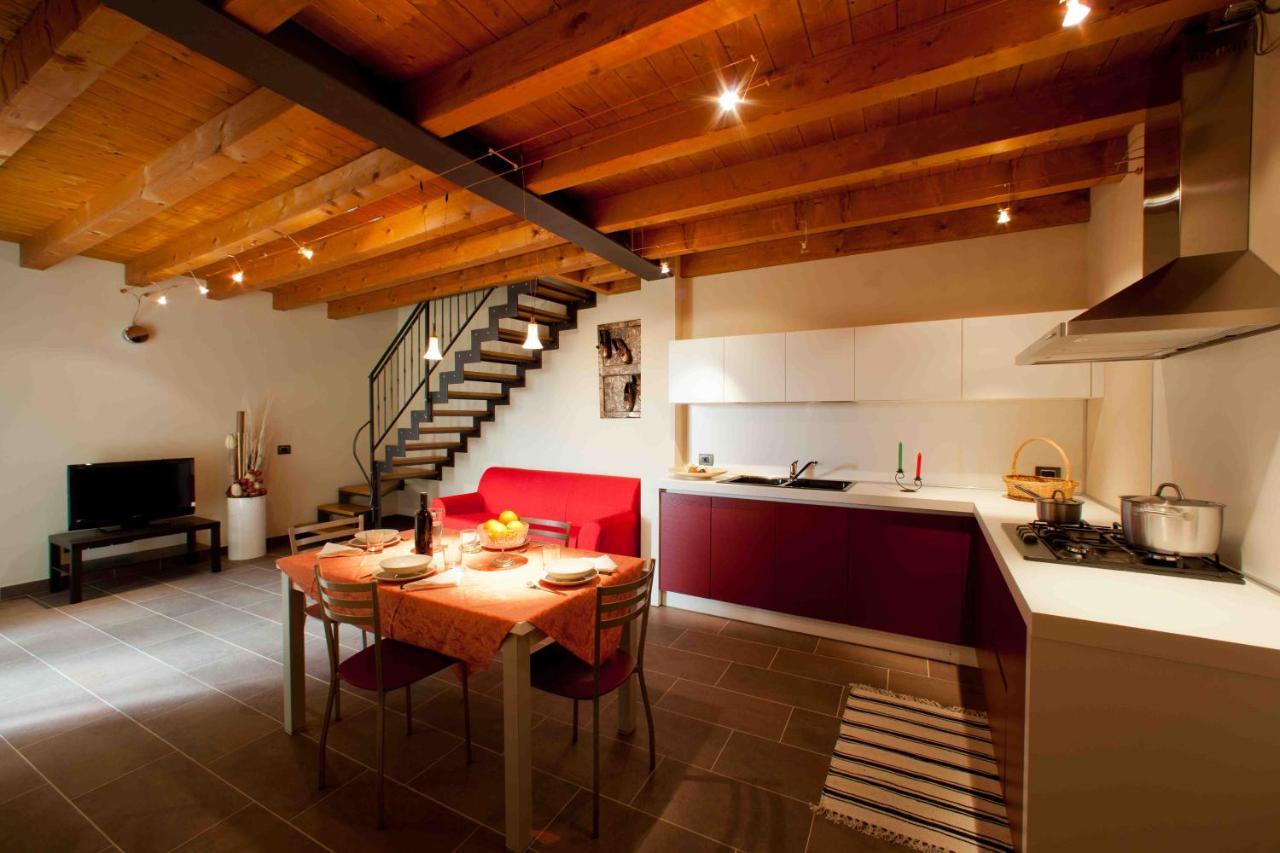 La Casa Del Nonno Aparthotel Monzambano Kültér fotó