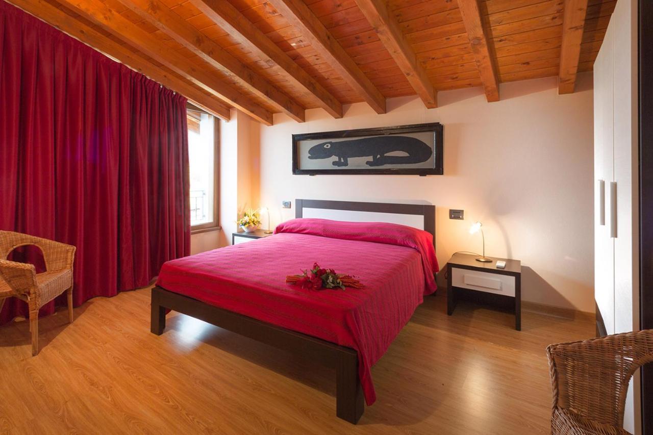 La Casa Del Nonno Aparthotel Monzambano Kültér fotó