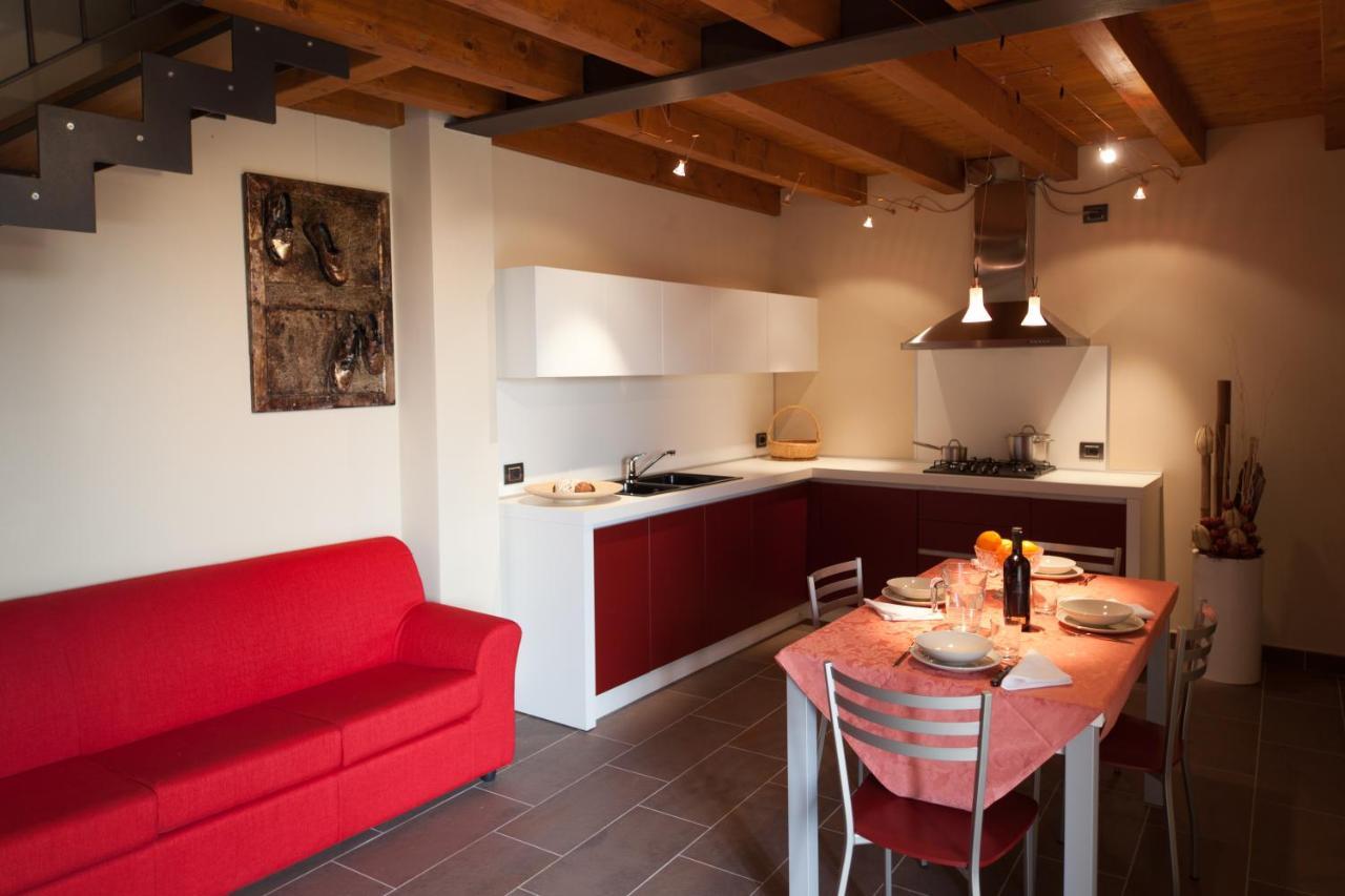 La Casa Del Nonno Aparthotel Monzambano Kültér fotó