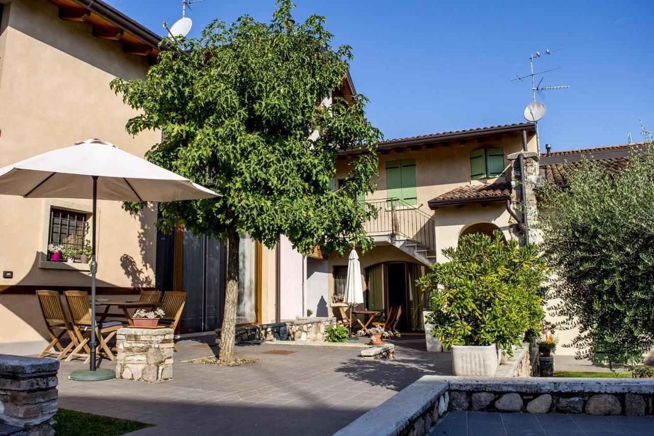 La Casa Del Nonno Aparthotel Monzambano Kültér fotó