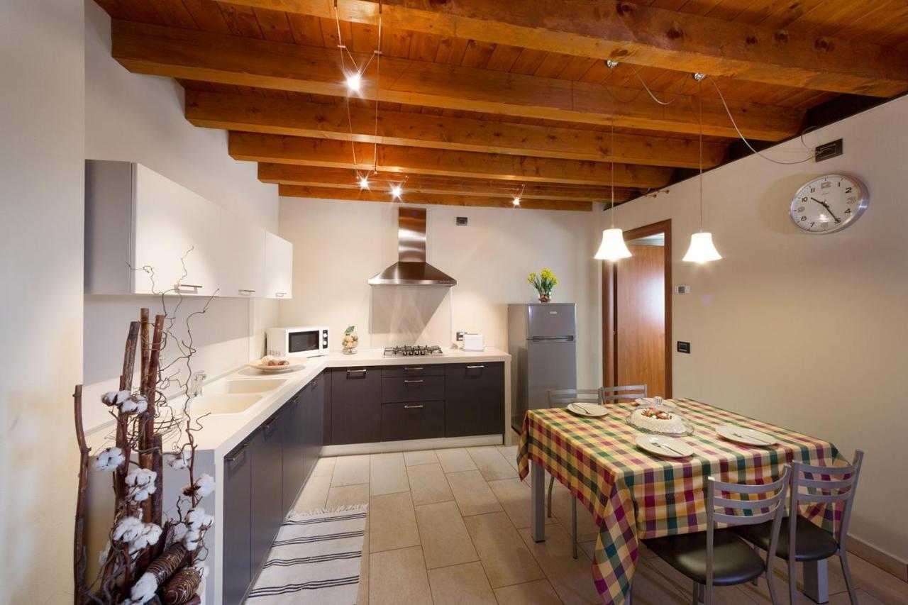 La Casa Del Nonno Aparthotel Monzambano Kültér fotó
